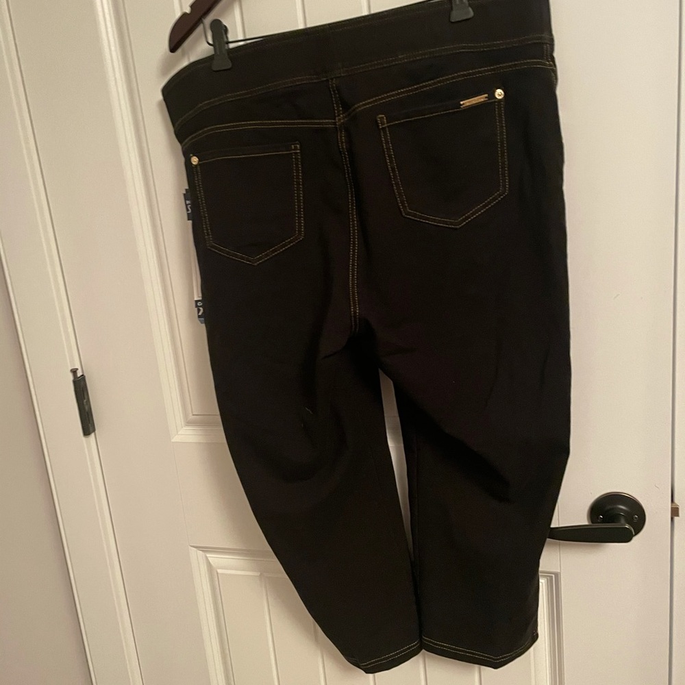 Jean Capri - Picture 2 of 5